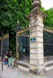 Entering the Jardin Du Luxembourg from rue Auguste Comte